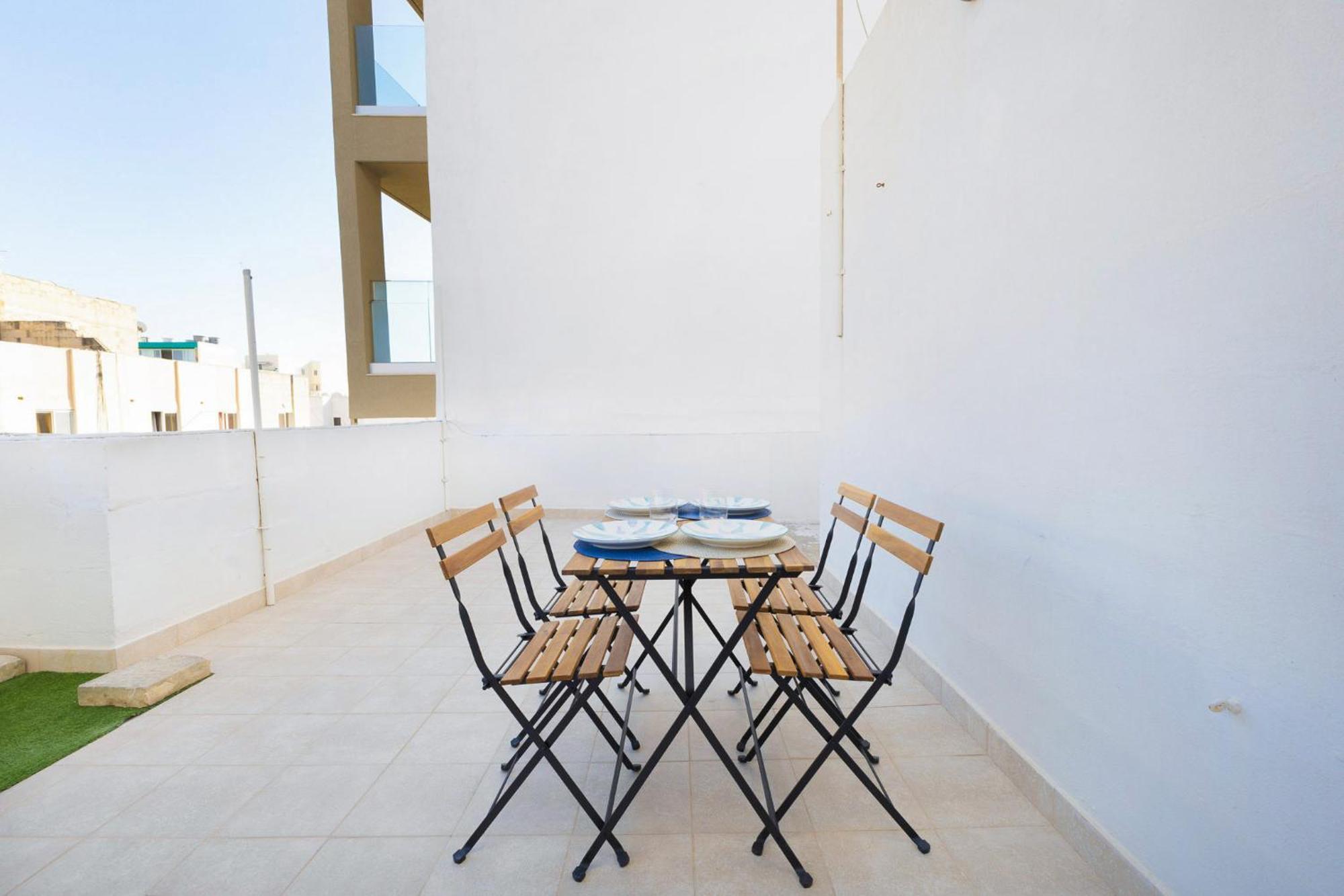 Spacious 2Br Penthouse With A Large Front-Terrace - Close To Bugibba Perched Beach Σεντ Πόλς Μπέι Εξωτερικό φωτογραφία